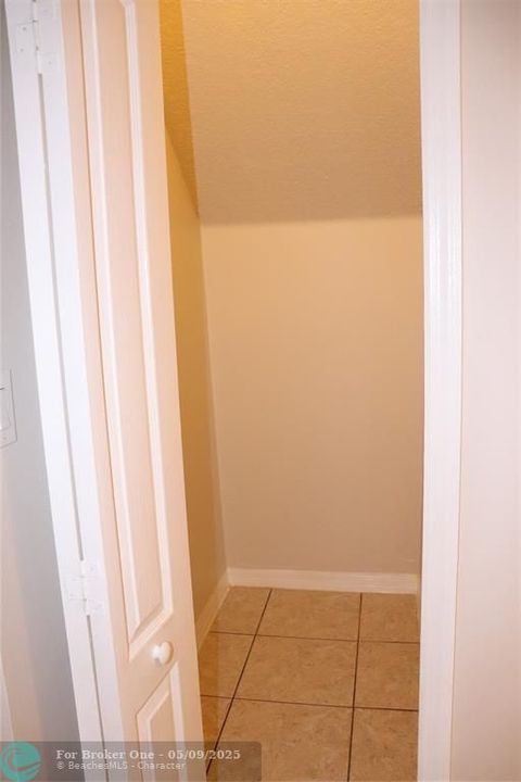 For Rent: $3,995 (4 beds, 2 baths, 2497 Square Feet)