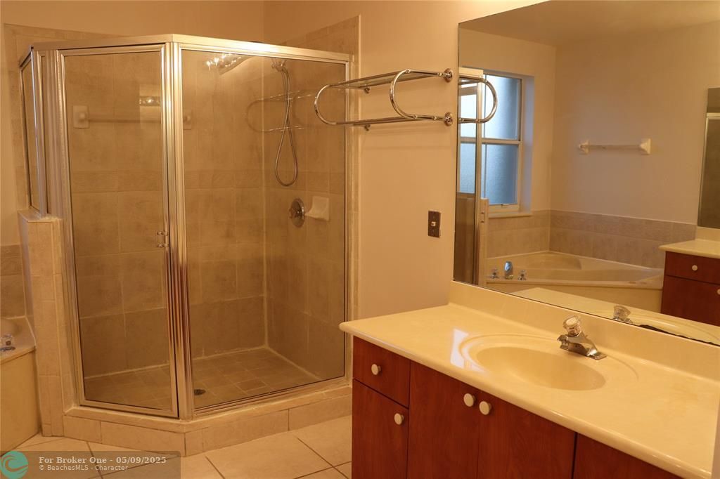 For Rent: $3,995 (4 beds, 2 baths, 2497 Square Feet)