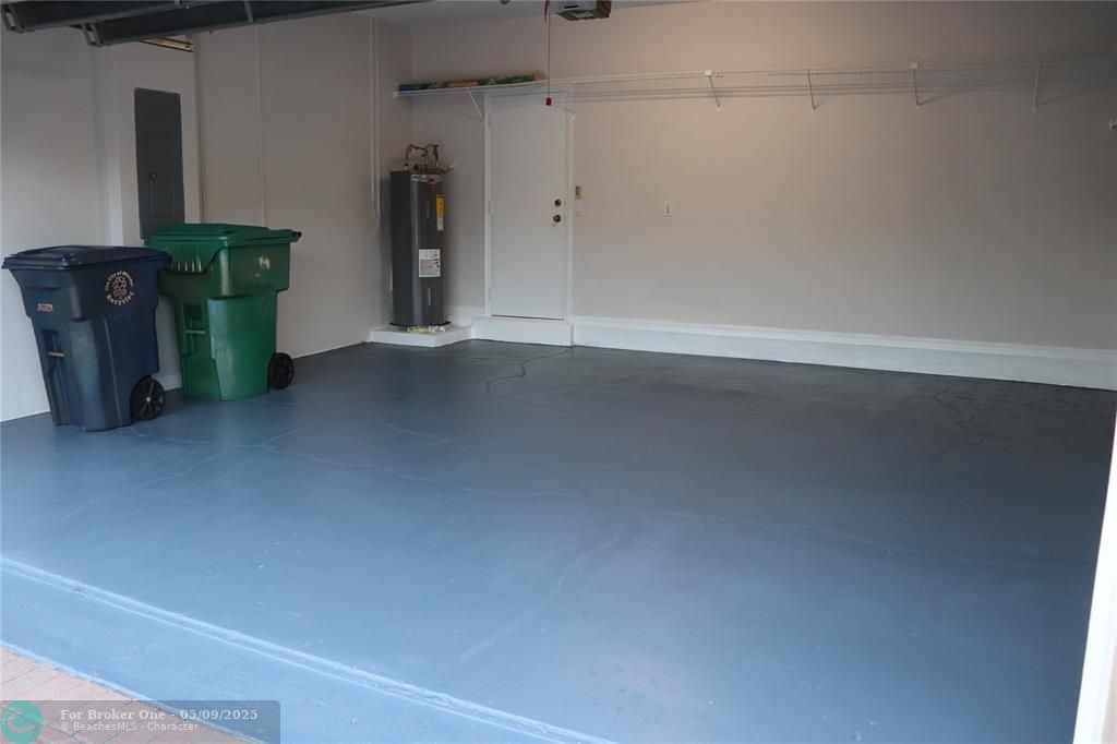 For Rent: $3,995 (4 beds, 2 baths, 2497 Square Feet)