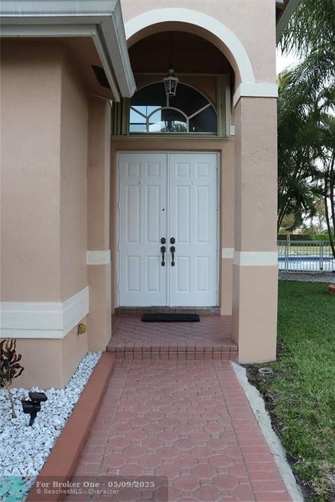 For Rent: $3,995 (4 beds, 2 baths, 2497 Square Feet)