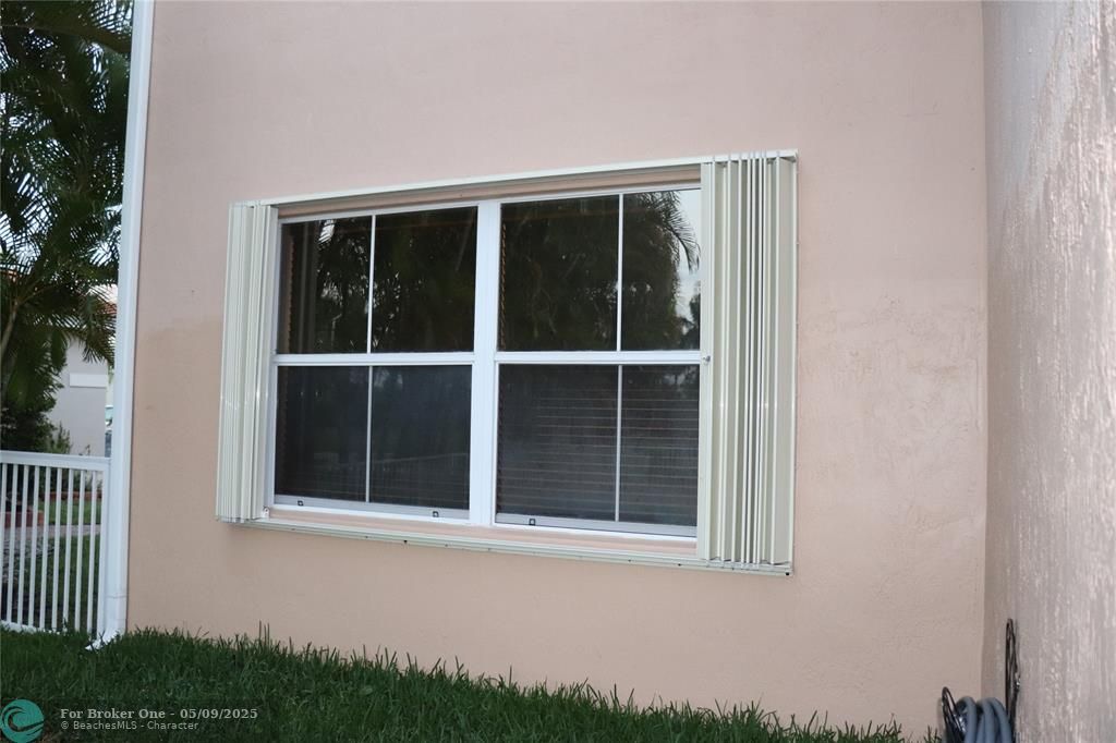 For Rent: $3,995 (4 beds, 2 baths, 2497 Square Feet)