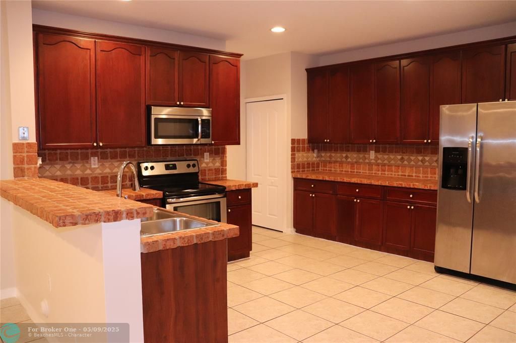 For Rent: $3,995 (4 beds, 2 baths, 2497 Square Feet)