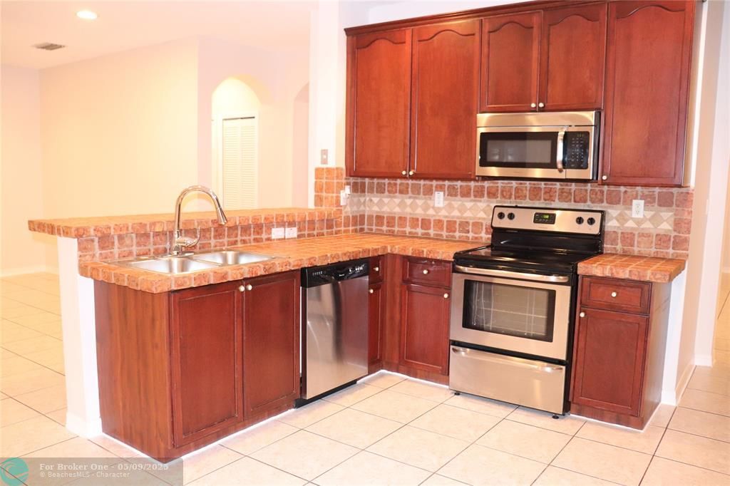 For Rent: $3,995 (4 beds, 2 baths, 2497 Square Feet)