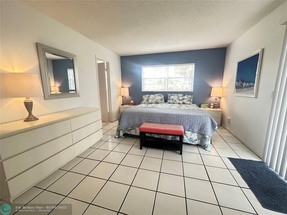 For Sale: $139,500 (1 beds, 1 baths, 700 Square Feet)