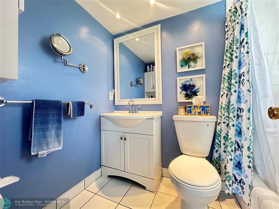 For Sale: $139,500 (1 beds, 1 baths, 700 Square Feet)