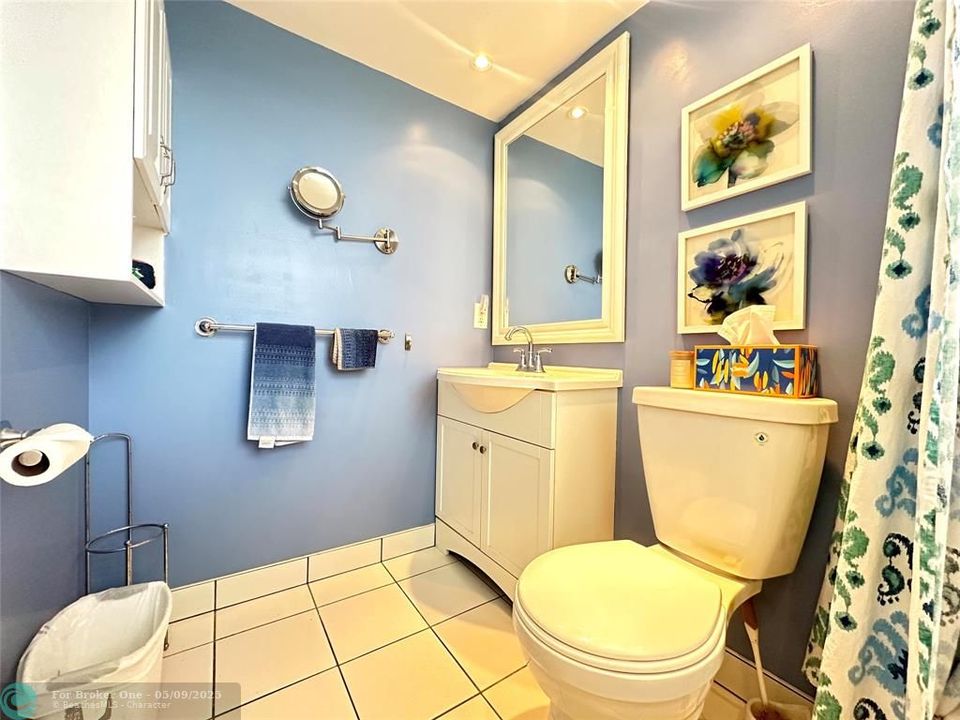 For Sale: $139,500 (1 beds, 1 baths, 700 Square Feet)