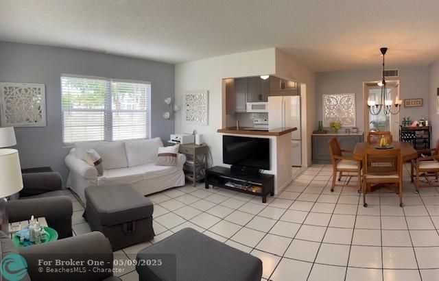 For Sale: $139,500 (1 beds, 1 baths, 700 Square Feet)