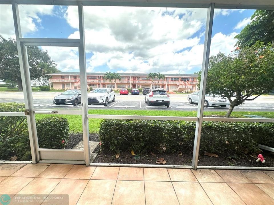 For Sale: $139,500 (1 beds, 1 baths, 700 Square Feet)