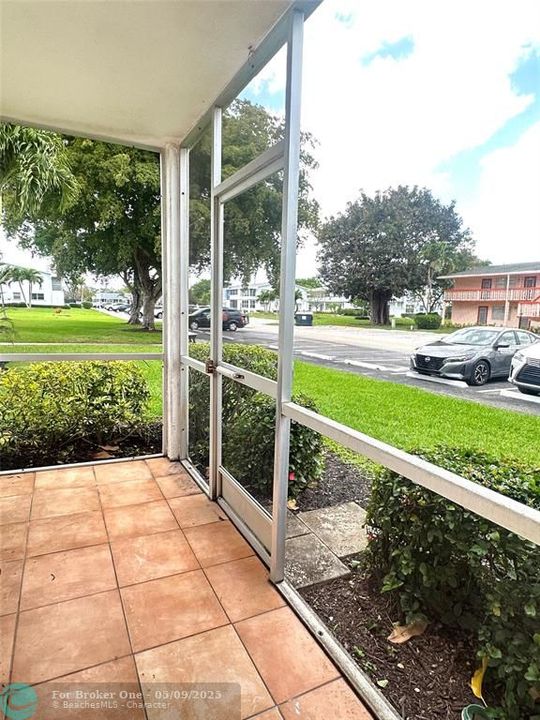 For Sale: $139,500 (1 beds, 1 baths, 700 Square Feet)