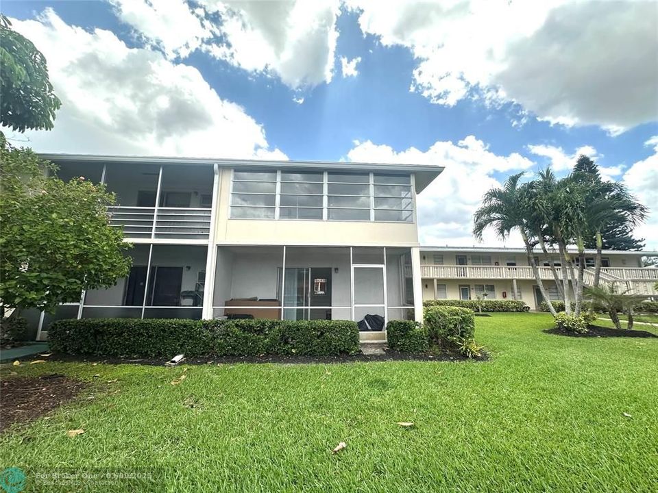 For Sale: $139,500 (1 beds, 1 baths, 700 Square Feet)
