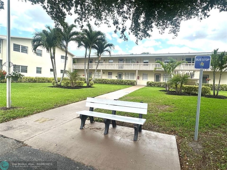 For Sale: $139,500 (1 beds, 1 baths, 700 Square Feet)