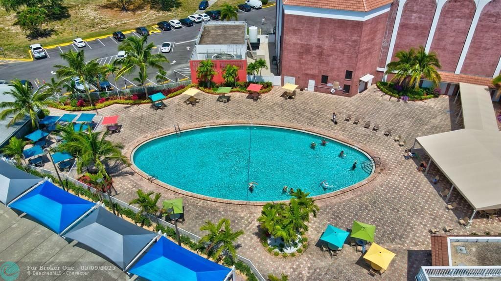 For Sale: $139,500 (1 beds, 1 baths, 700 Square Feet)