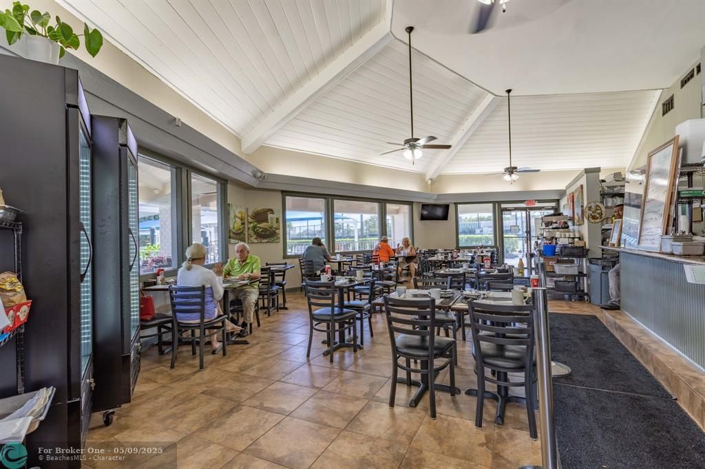 For Sale: $139,500 (1 beds, 1 baths, 700 Square Feet)