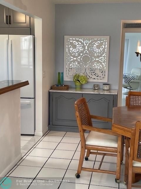 For Sale: $139,500 (1 beds, 1 baths, 700 Square Feet)