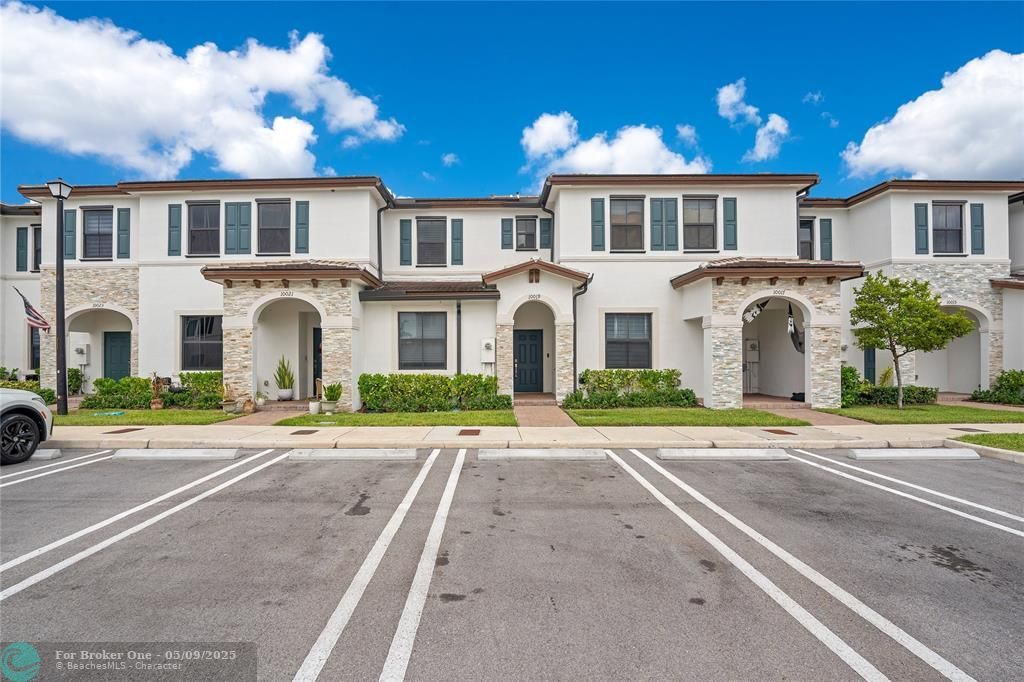 For Sale: $415,000 (3 beds, 3 baths, 1328 Square Feet)