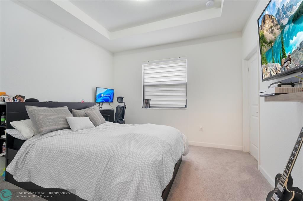 For Sale: $415,000 (3 beds, 3 baths, 1328 Square Feet)