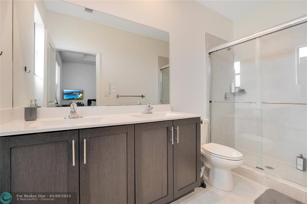 For Sale: $415,000 (3 beds, 3 baths, 1328 Square Feet)