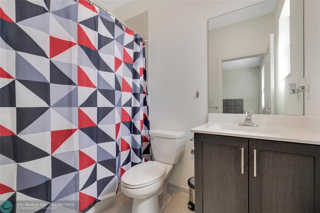 For Sale: $415,000 (3 beds, 3 baths, 1328 Square Feet)