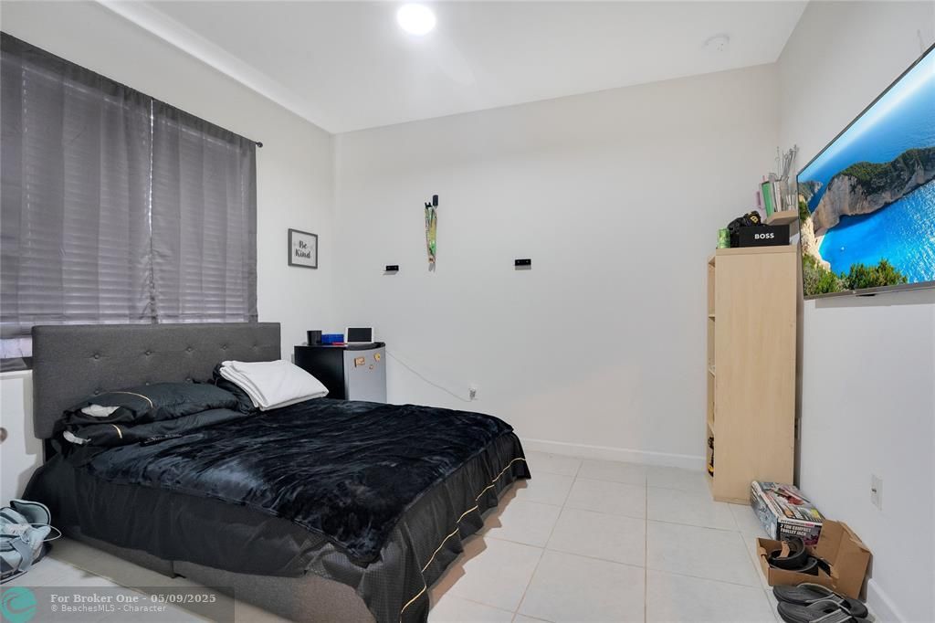 For Sale: $415,000 (3 beds, 3 baths, 1328 Square Feet)