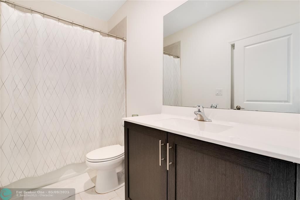 For Sale: $415,000 (3 beds, 3 baths, 1328 Square Feet)