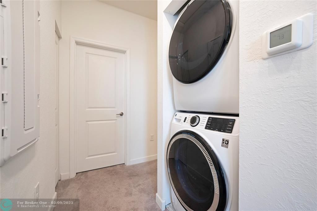 For Sale: $415,000 (3 beds, 3 baths, 1328 Square Feet)
