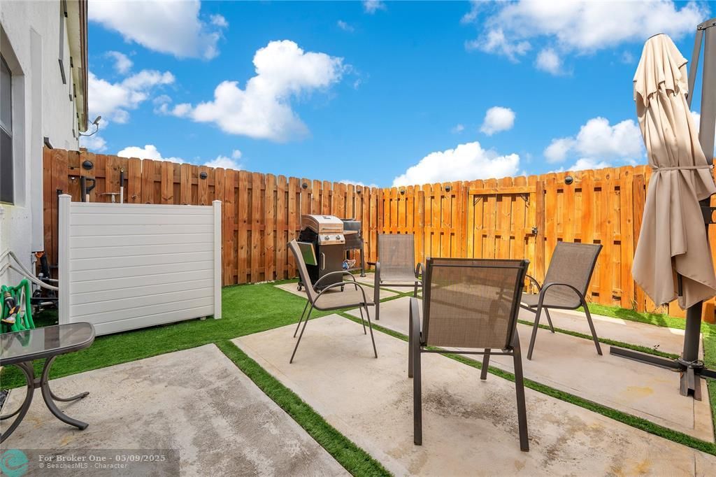 For Sale: $415,000 (3 beds, 3 baths, 1328 Square Feet)