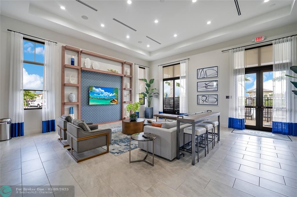 For Sale: $415,000 (3 beds, 3 baths, 1328 Square Feet)