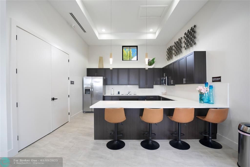 For Sale: $415,000 (3 beds, 3 baths, 1328 Square Feet)