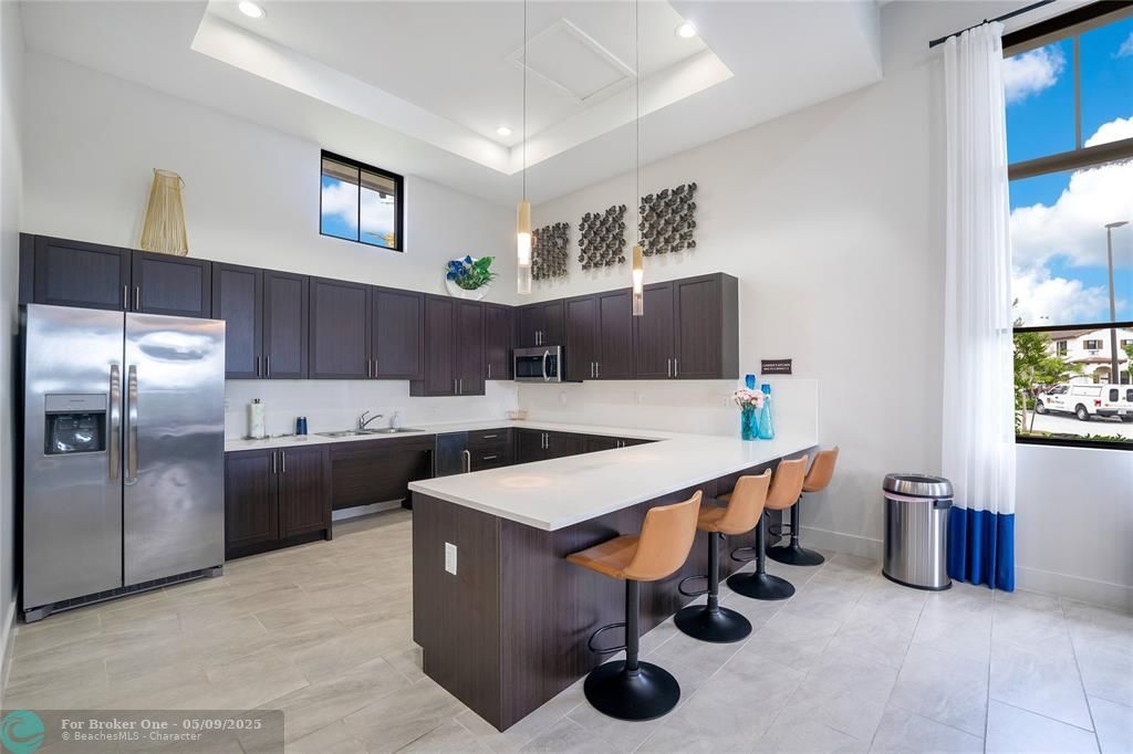 For Sale: $415,000 (3 beds, 3 baths, 1328 Square Feet)