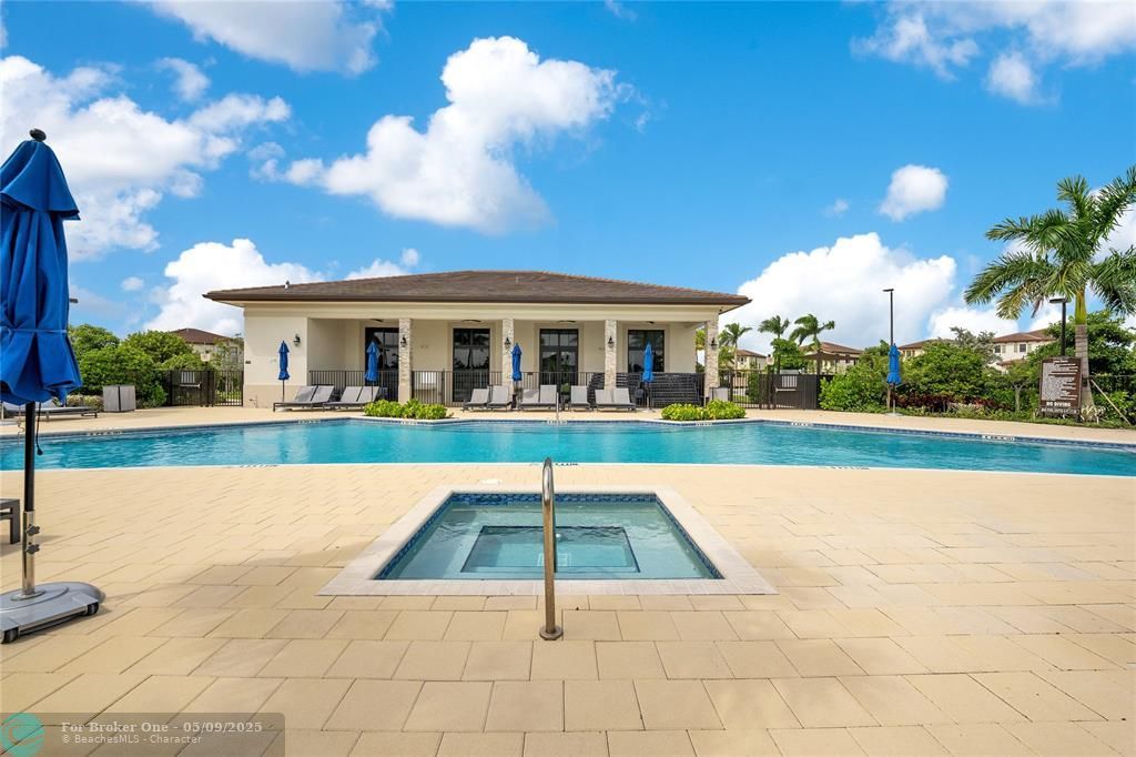 For Sale: $415,000 (3 beds, 3 baths, 1328 Square Feet)