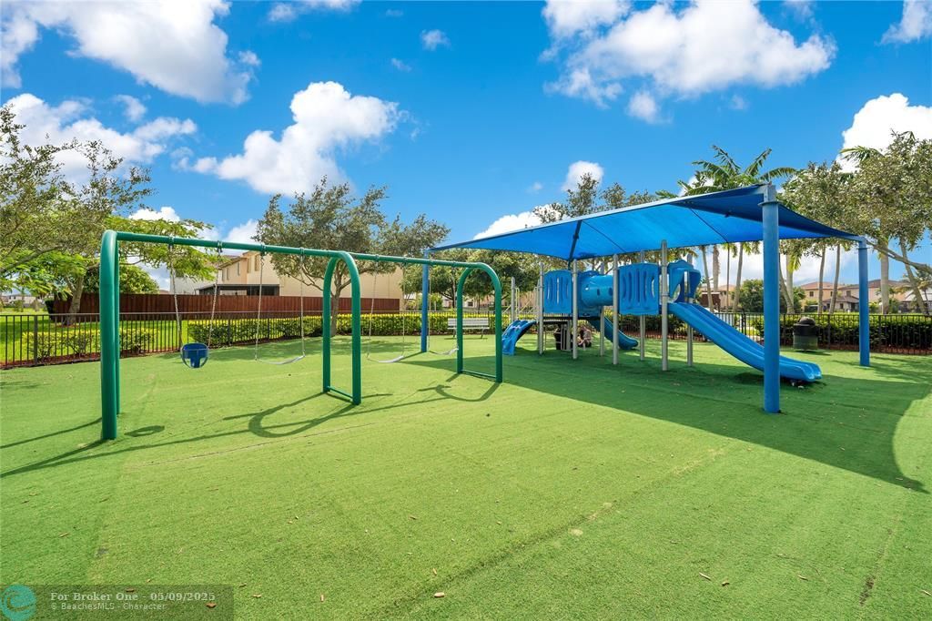 For Sale: $415,000 (3 beds, 3 baths, 1328 Square Feet)