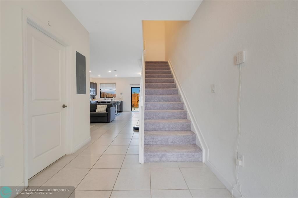 For Sale: $415,000 (3 beds, 3 baths, 1328 Square Feet)