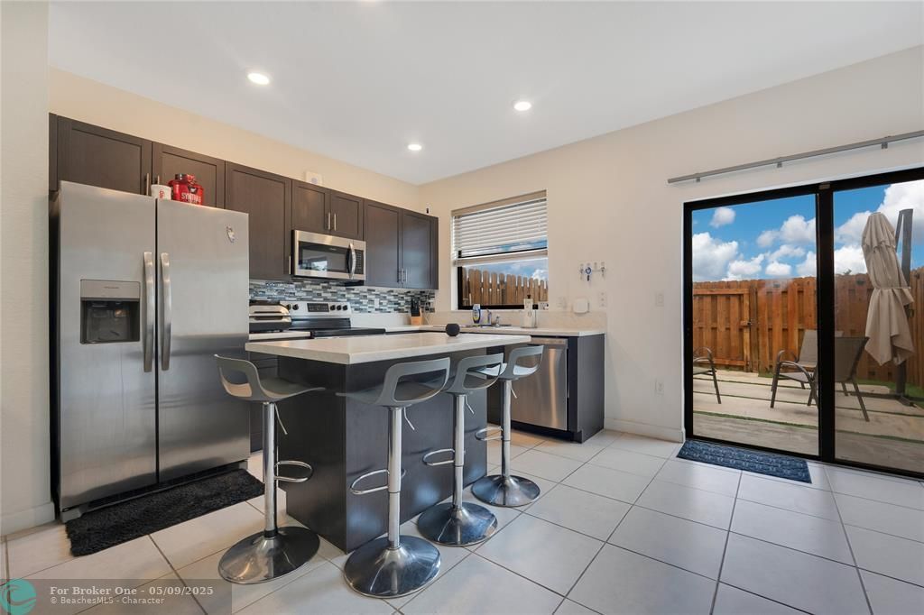 For Sale: $415,000 (3 beds, 3 baths, 1328 Square Feet)