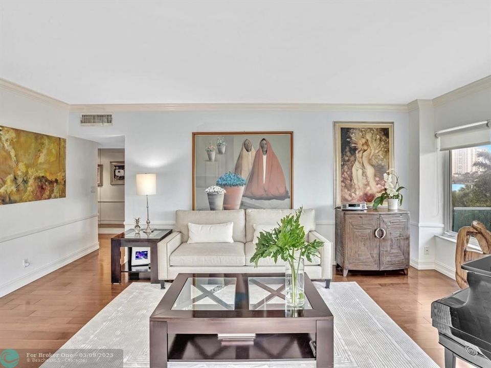 For Sale: $1,119,000 (2 beds, 2 baths, 1284 Square Feet)