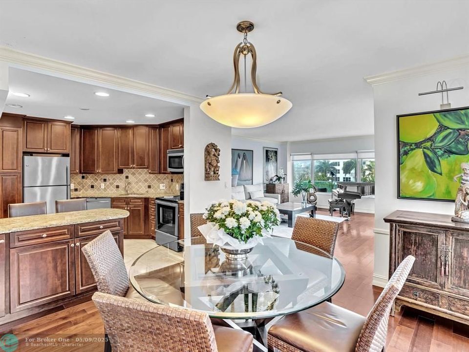 For Sale: $1,119,000 (2 beds, 2 baths, 1284 Square Feet)