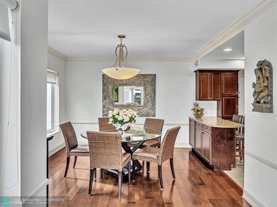 For Sale: $1,119,000 (2 beds, 2 baths, 1284 Square Feet)