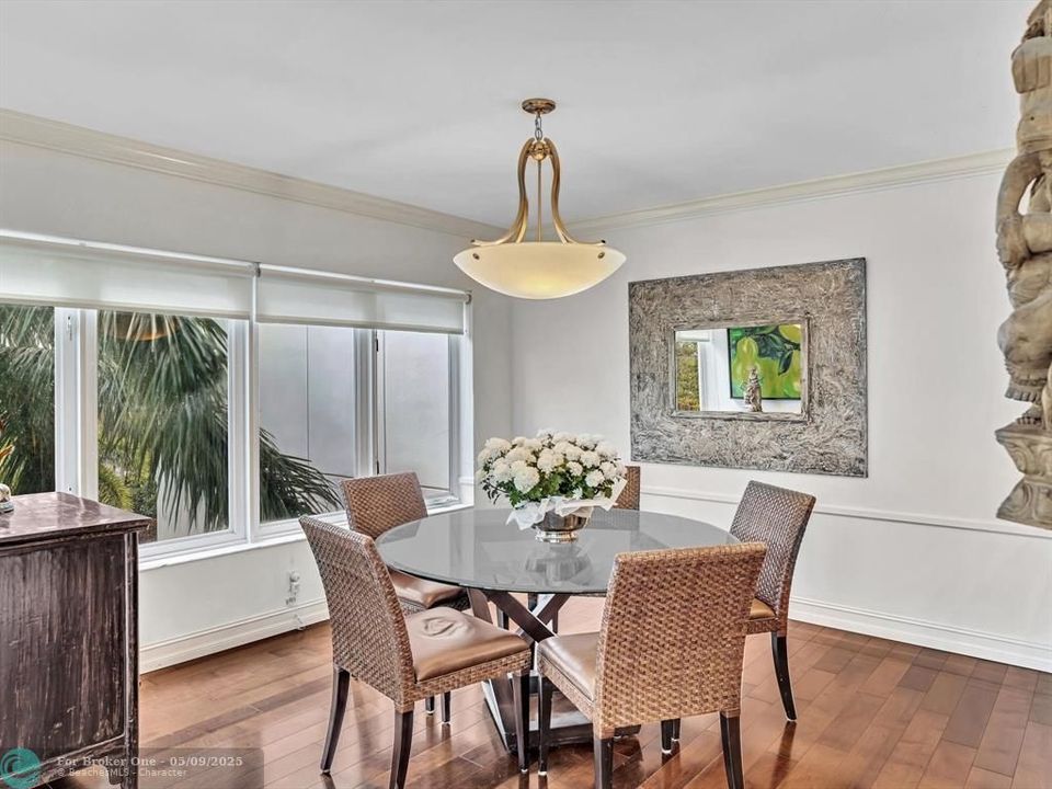 For Sale: $1,119,000 (2 beds, 2 baths, 1284 Square Feet)