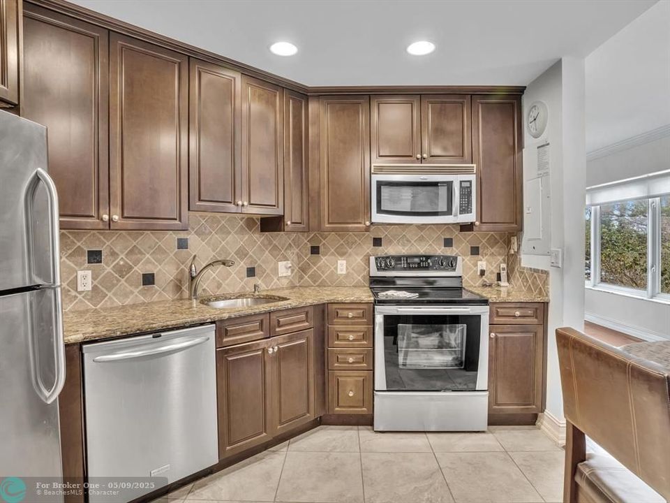 For Sale: $1,119,000 (2 beds, 2 baths, 1284 Square Feet)