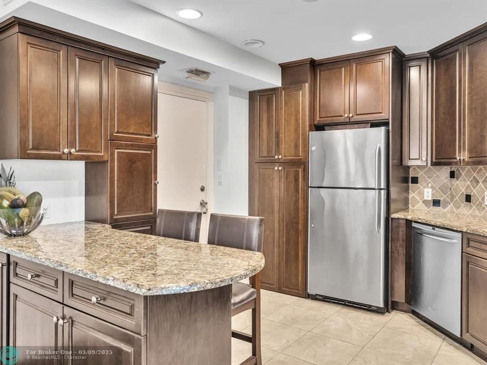 For Sale: $1,119,000 (2 beds, 2 baths, 1284 Square Feet)