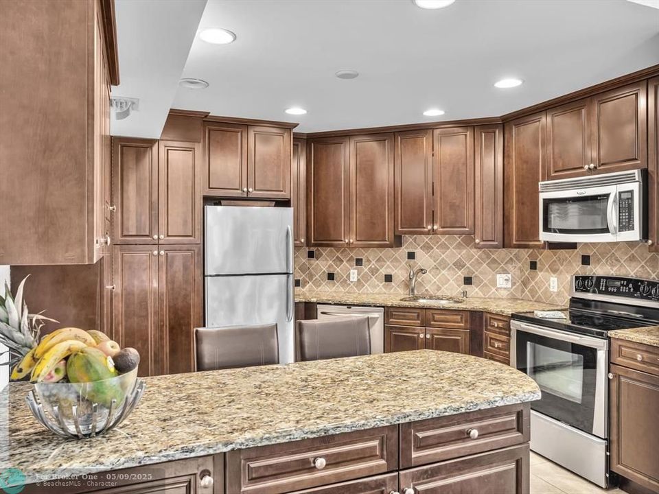 For Sale: $1,119,000 (2 beds, 2 baths, 1284 Square Feet)
