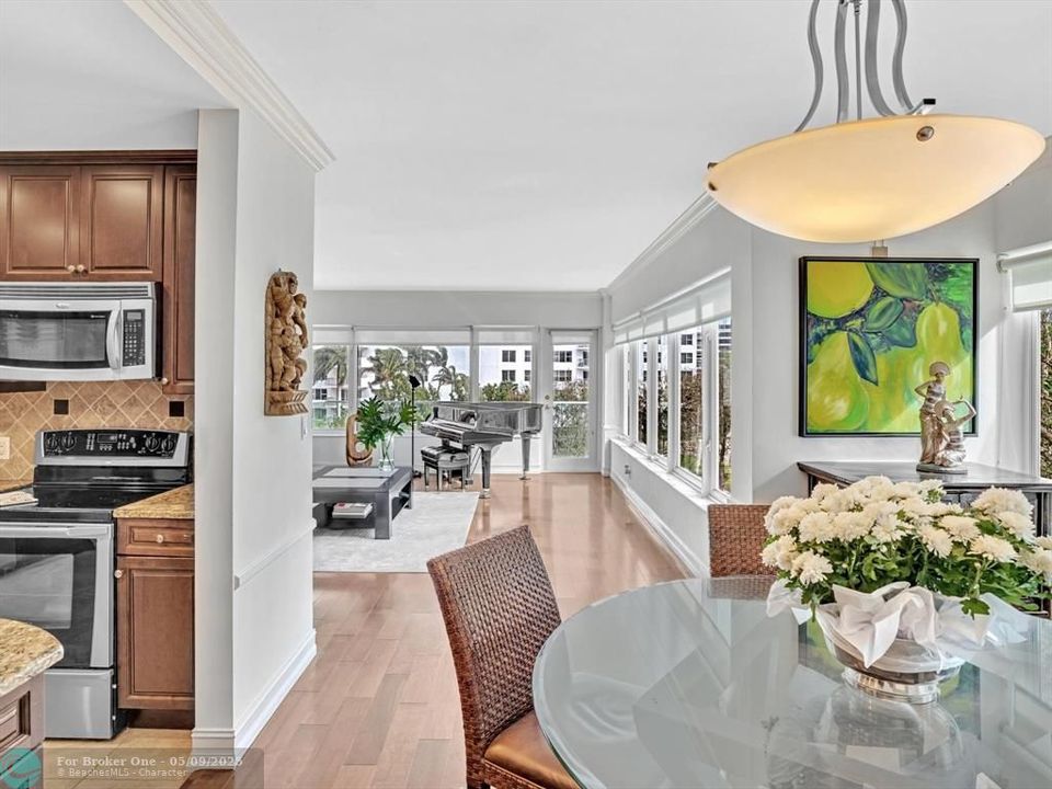 For Sale: $1,119,000 (2 beds, 2 baths, 1284 Square Feet)