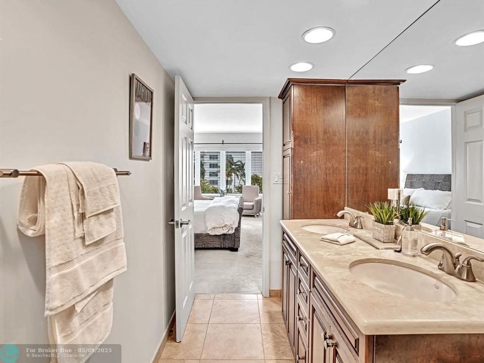 For Sale: $1,119,000 (2 beds, 2 baths, 1284 Square Feet)