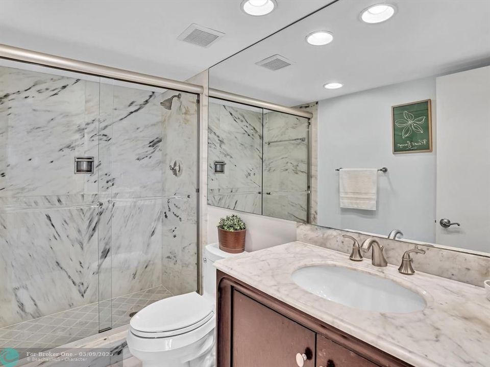 For Sale: $1,119,000 (2 beds, 2 baths, 1284 Square Feet)