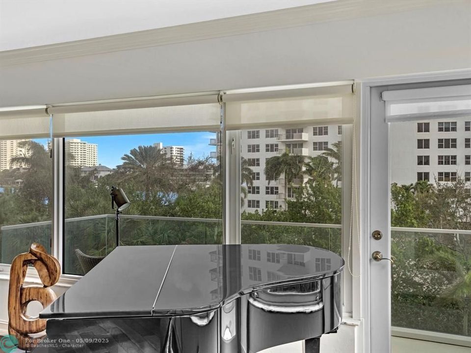 For Sale: $1,119,000 (2 beds, 2 baths, 1284 Square Feet)