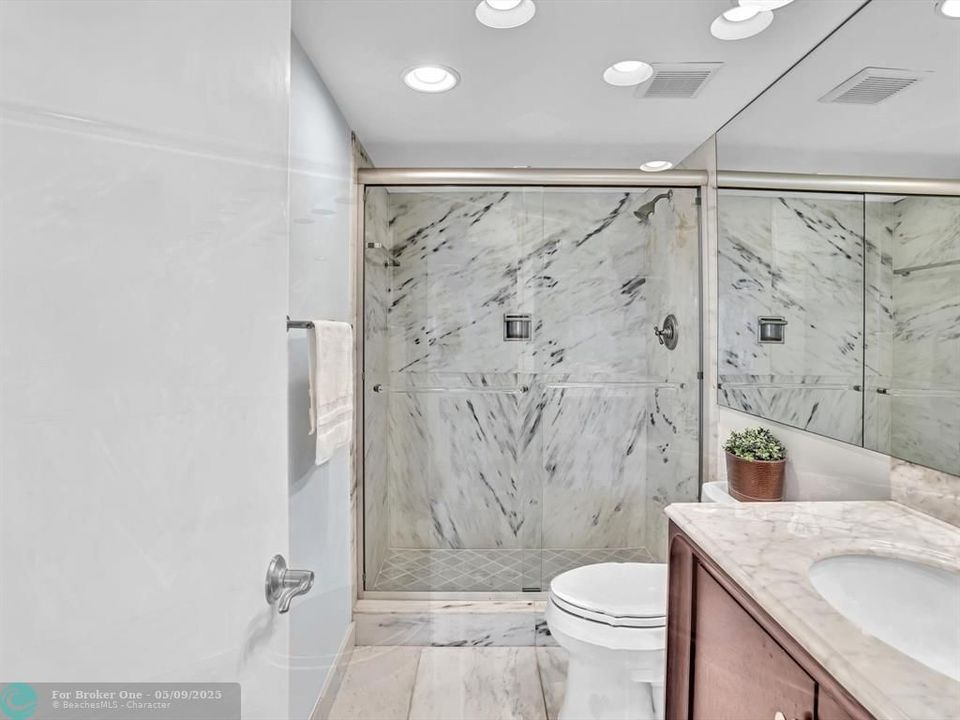 For Sale: $1,119,000 (2 beds, 2 baths, 1284 Square Feet)