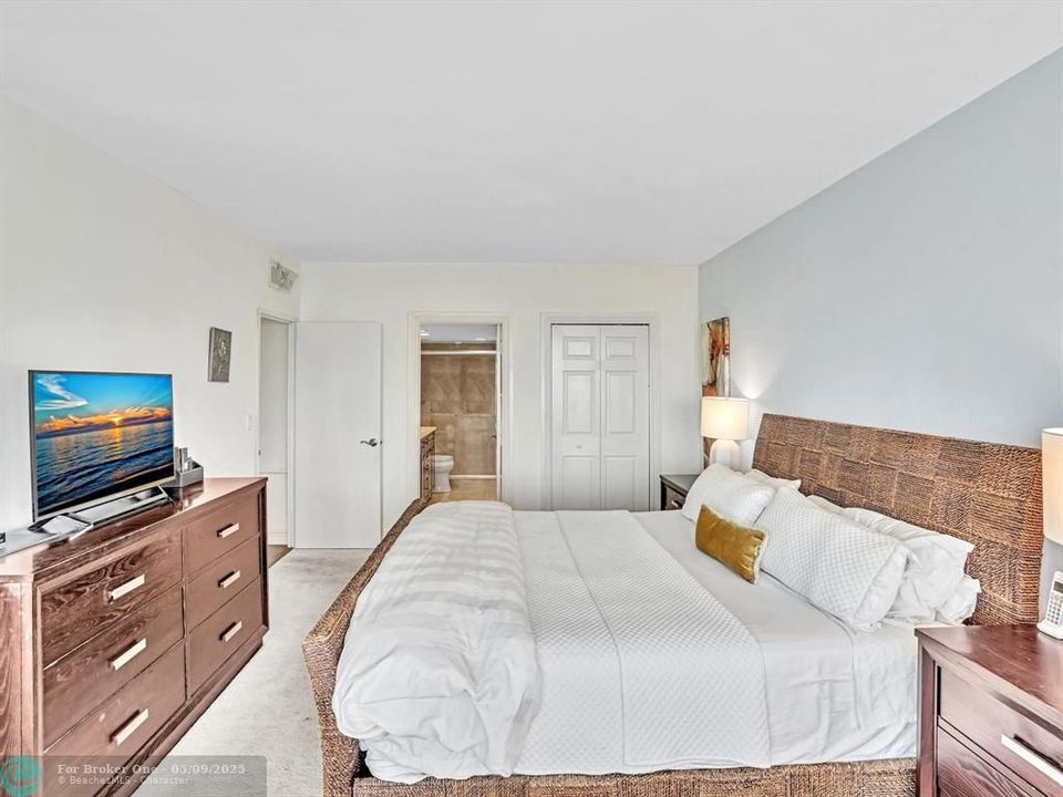 For Sale: $1,119,000 (2 beds, 2 baths, 1284 Square Feet)