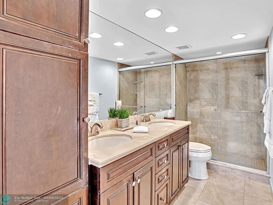 For Sale: $1,119,000 (2 beds, 2 baths, 1284 Square Feet)