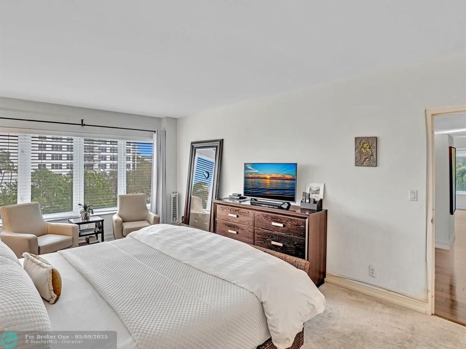 For Sale: $1,119,000 (2 beds, 2 baths, 1284 Square Feet)