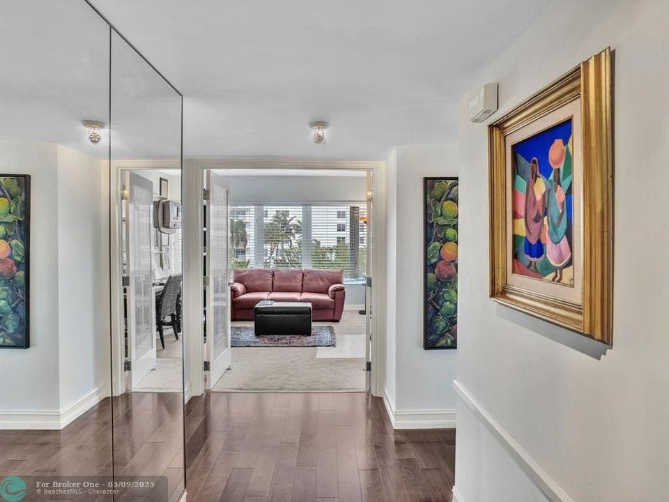 For Sale: $1,119,000 (2 beds, 2 baths, 1284 Square Feet)