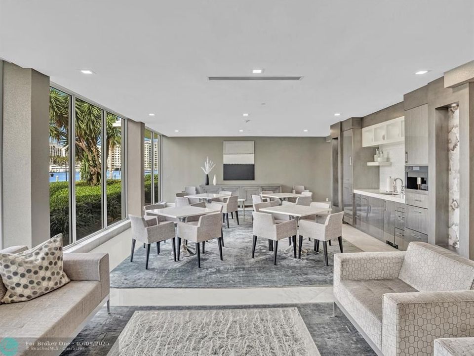 For Sale: $1,119,000 (2 beds, 2 baths, 1284 Square Feet)